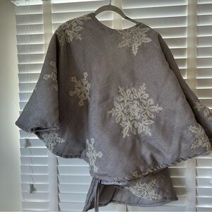 Cynthia Rowley Christmas Tree Skirt Silver Cream Snowflakes